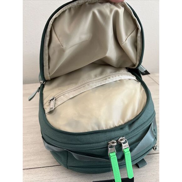 The North Face Women’s Isabella 3.0 Backpack Dark Sage Large - Picture 9 of 16